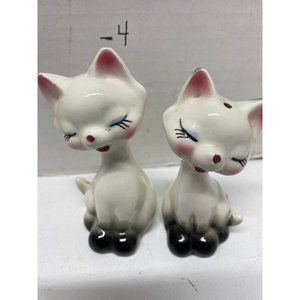 Vintage Kitty Cat Salt & Pepper Shakers  Japan Kitsch  Small chip on one ear KL